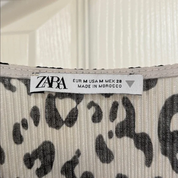 Zara Black and White Animal Print Blouse - Picture 4 of 5
